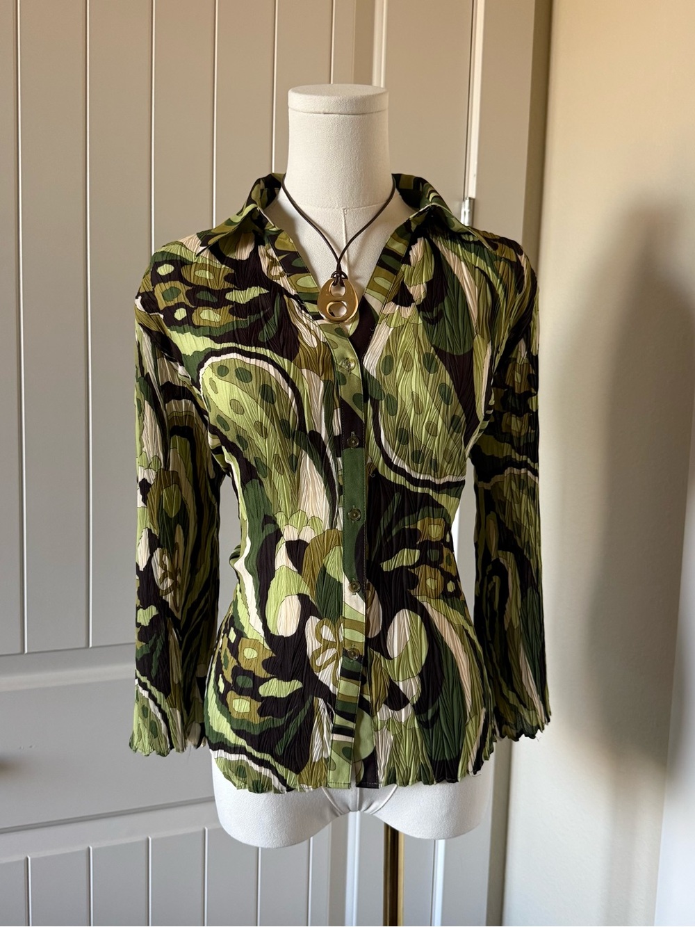 Nicola Women’s Green Patterned Button-Front Blouse